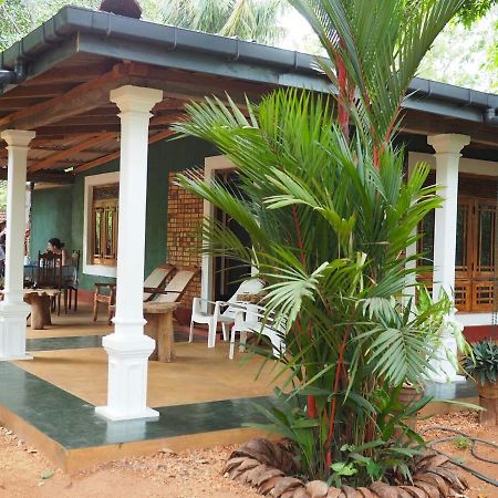 Thilina Homestay Σιγκιρίγια Εξωτερικό φωτογραφία
