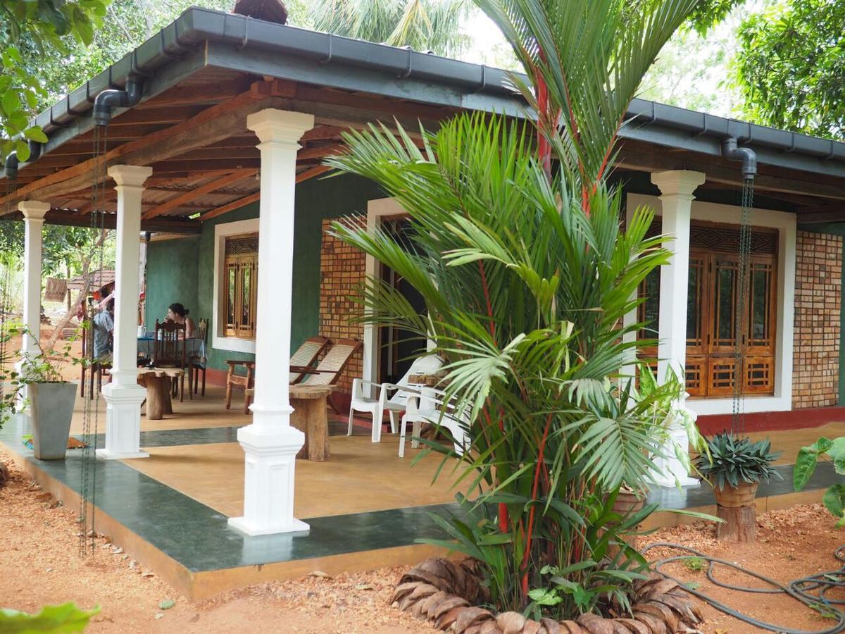 Thilina Homestay Σιγκιρίγια Εξωτερικό φωτογραφία